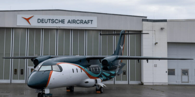 Le premier prototype du D328eco de Deutsche Aircraft, baptisé TAC 1, effectue son roll-out ce 28 mai à Oberpfaffenhofen, près de Munich, un lieu on ne peut plus symbolique dans l’histoire de l’industrie aéronautique allemande.