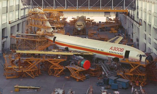 Les premiers Airbus en FAL en 1972. Photo © Airbus