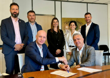 Aymeric Daher, Directeur Général Adjoint, en charge de la division Logistique et des Ressources Humaines du Groupe Daher, et Thierry Casale, Directeur Général du site de Sabena technics Bordeaux. © Daher