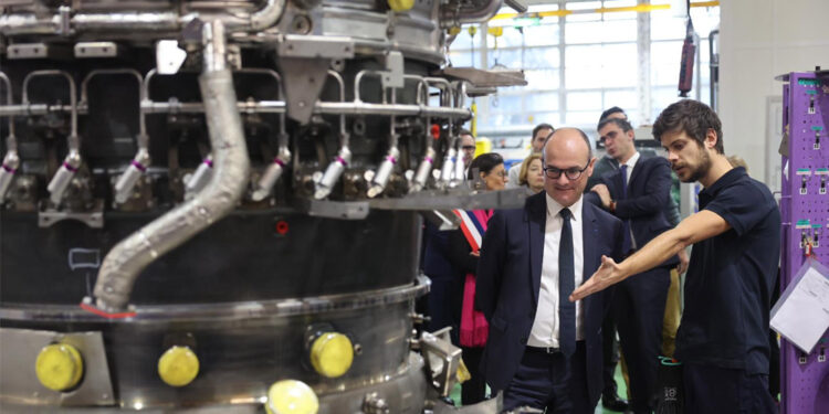 Air France Industries a fait le point sur ses besoins en recrutement à l'occasion d'une visite du ministre chargé de l'Industrie, Sébastien Martin, dans son nouvel atelier de maintenance moteurs à Orly, en amont de la semaine de l'industrie. © Air France Industries