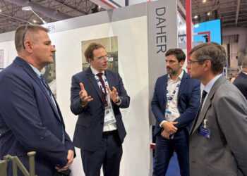 Annonce de la création de Daher Middle East Aviation Consultancy en présence de l’ambassadeur de France aux Émirats arabes unis, Nicolas Niemtchinow, lors du Dubai Air show (Dubaï, Émirats arabes unis), le 19 novembre 2025. © Daher